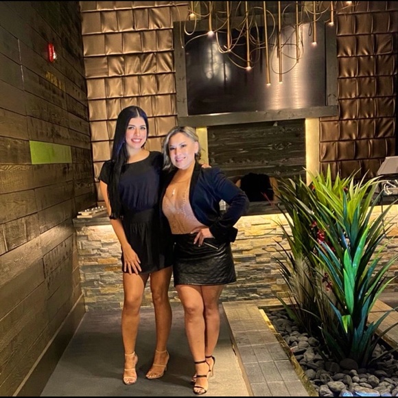 Meet your Posher, Nina - Picture 1 of 4